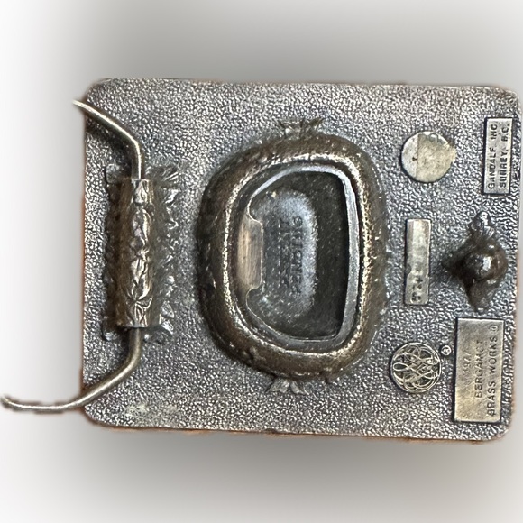 Molson CANADIAN Lager brass belt buckle. - Picture 2 of 3